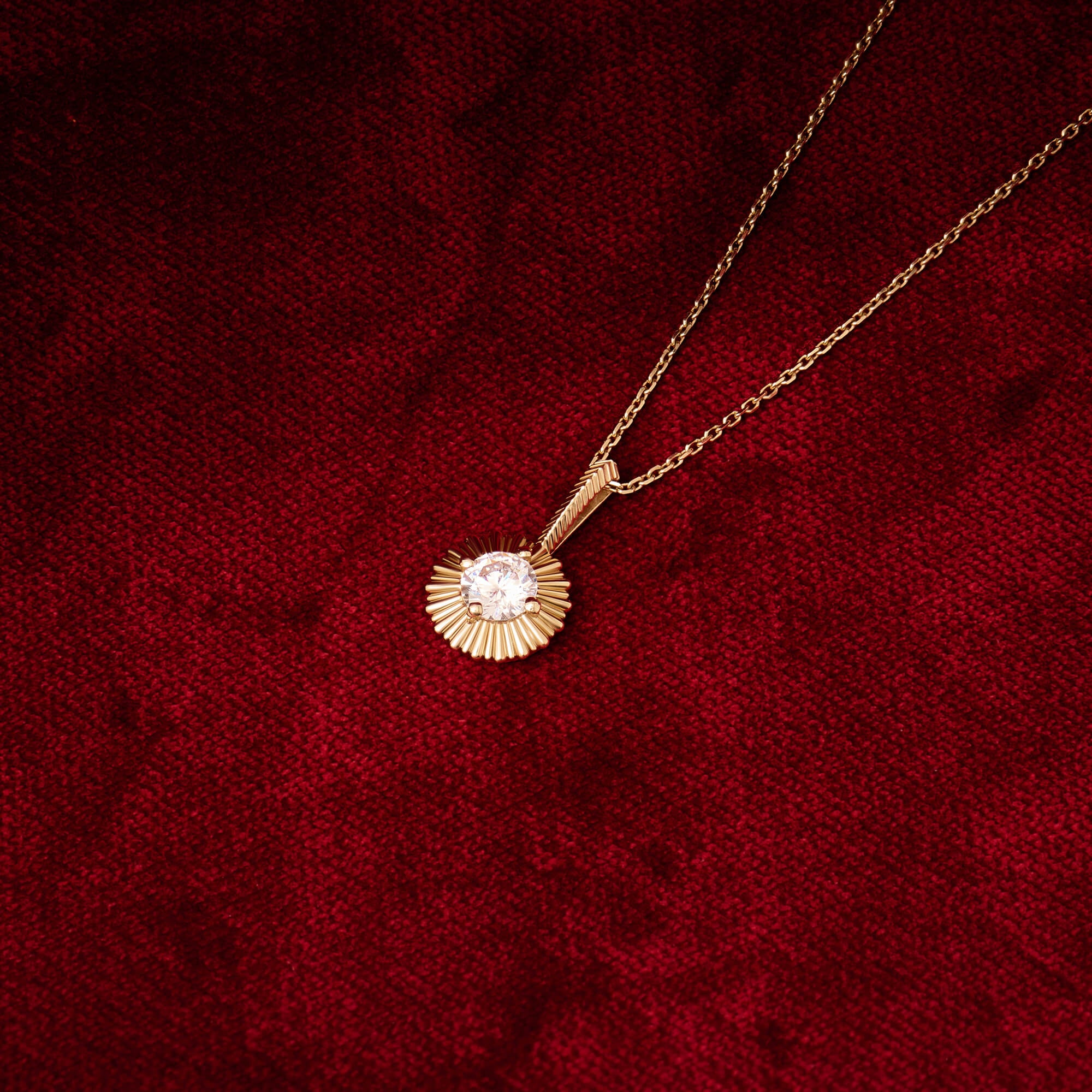 Diamond Starburst Design Necklace in Solid Gold