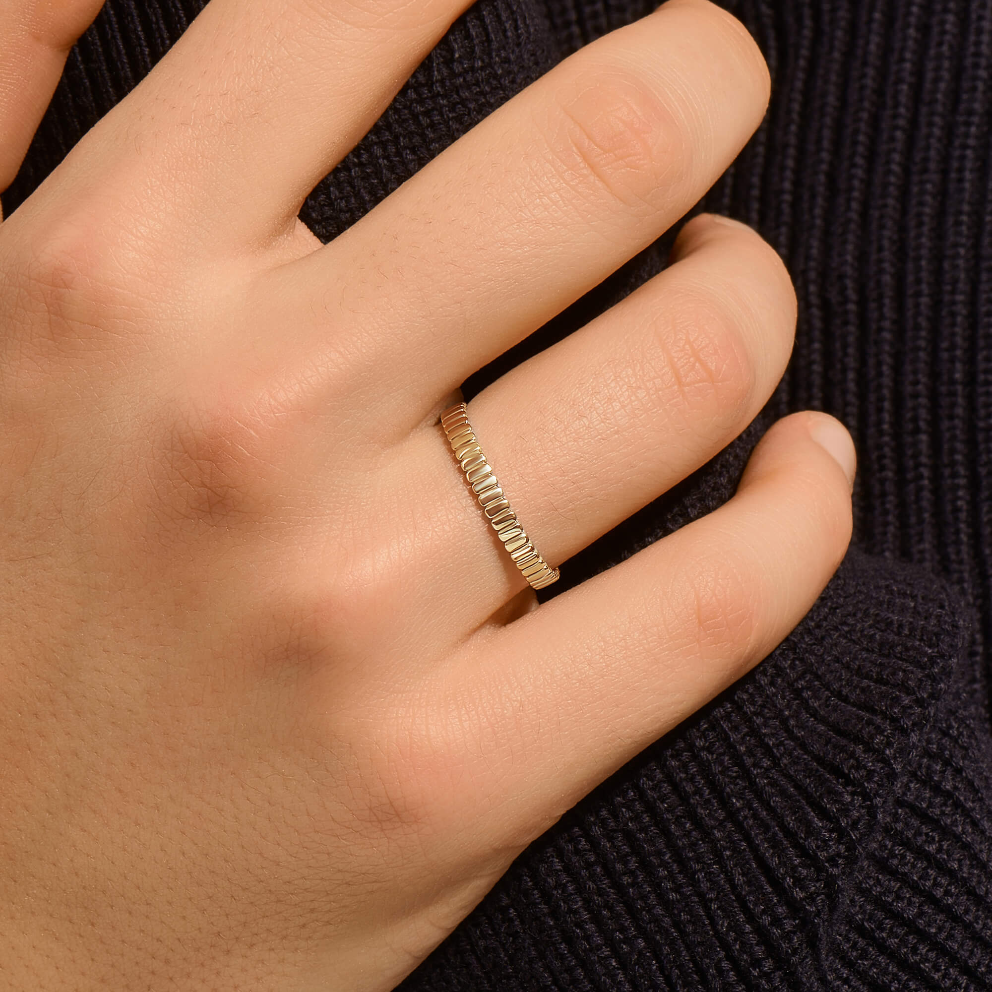 Men's Ribbed Pattern Band Ring in Solid Gold