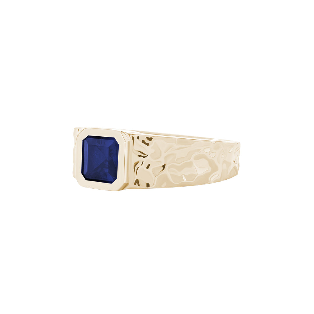 Hammered Solitaire Signet Ring in Solid Yellow Gold - Sapphire