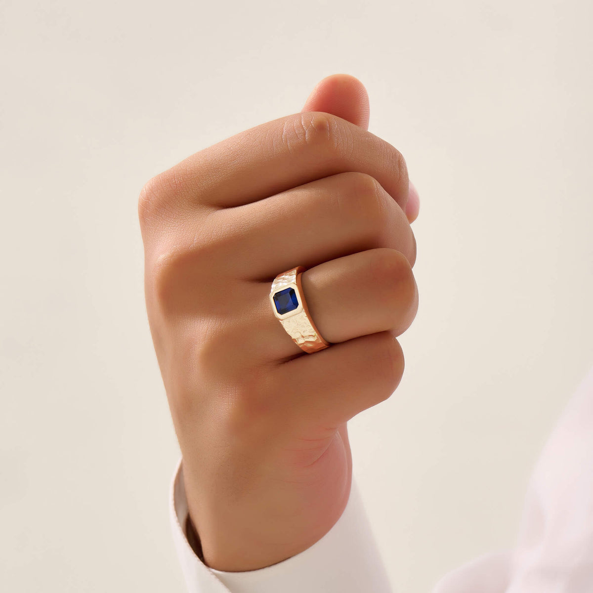 Hammered Solitaire Signet Ring in Solid Gold for Men