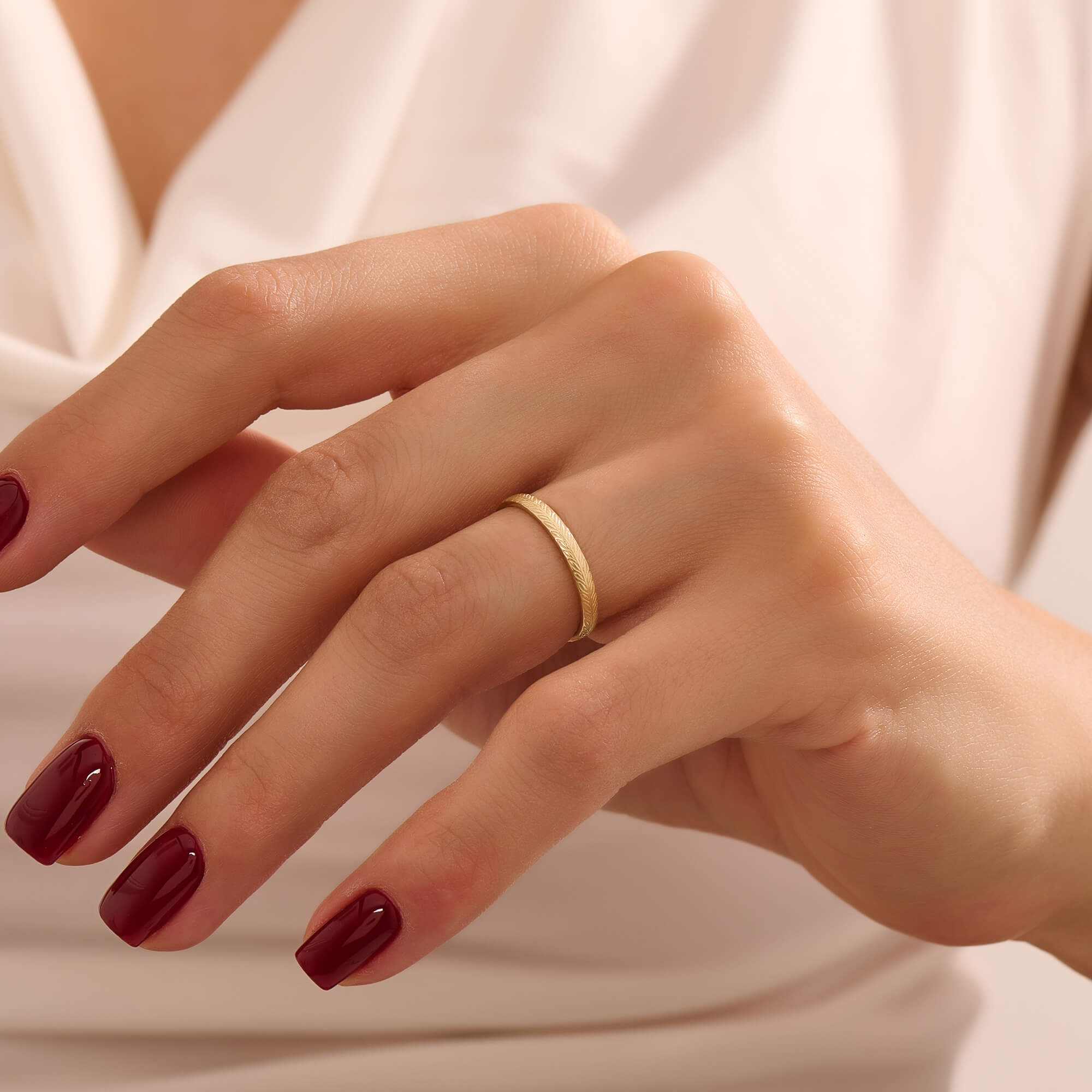 Women's Laurel Wreath Band in Gold