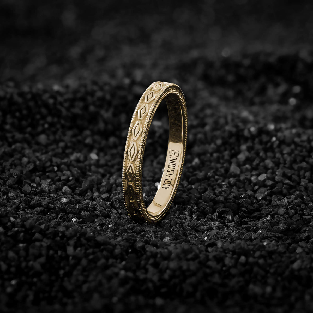 Rhombus Pattern Solid Gold Milgrain Band Ring