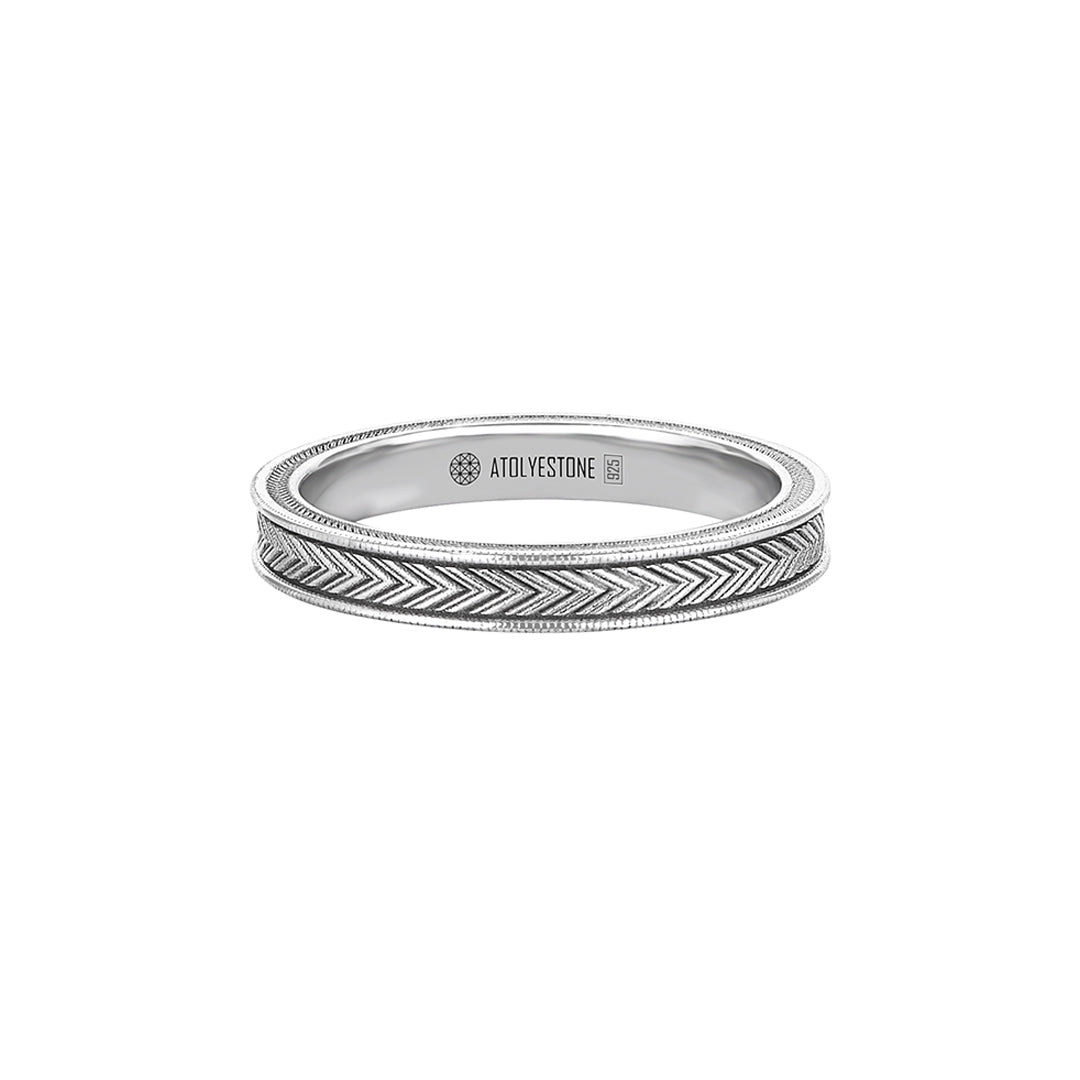 Signature Arrow Band Ring in Silver