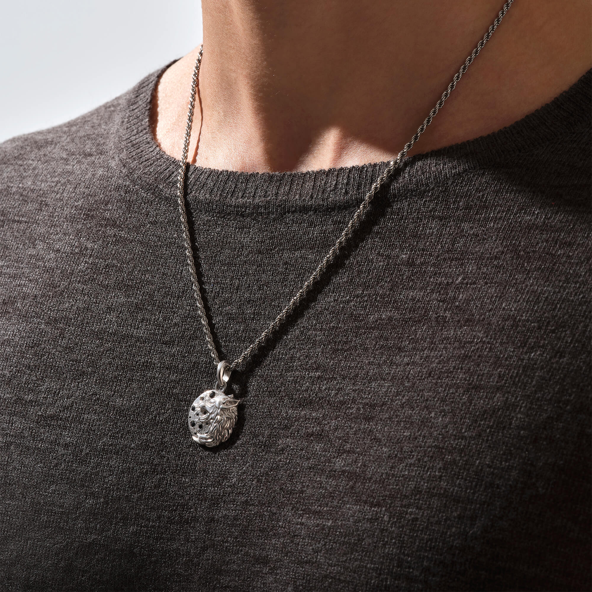 Wolf Pendant in Gold