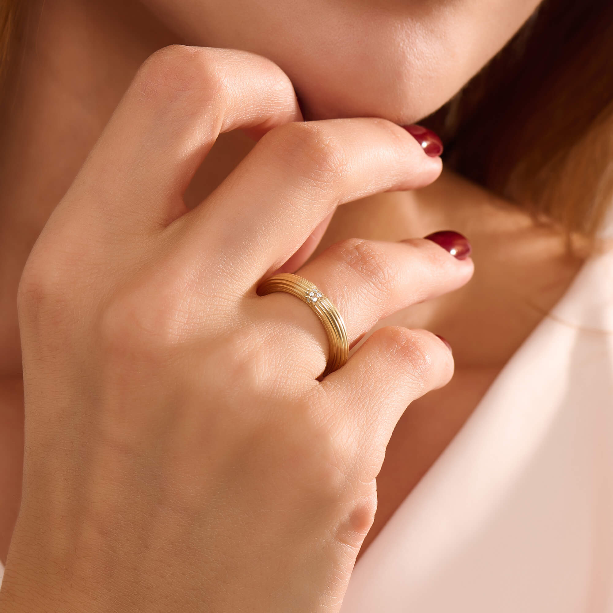 Women's Diamond Ribbed Band Ring in Solid Gold