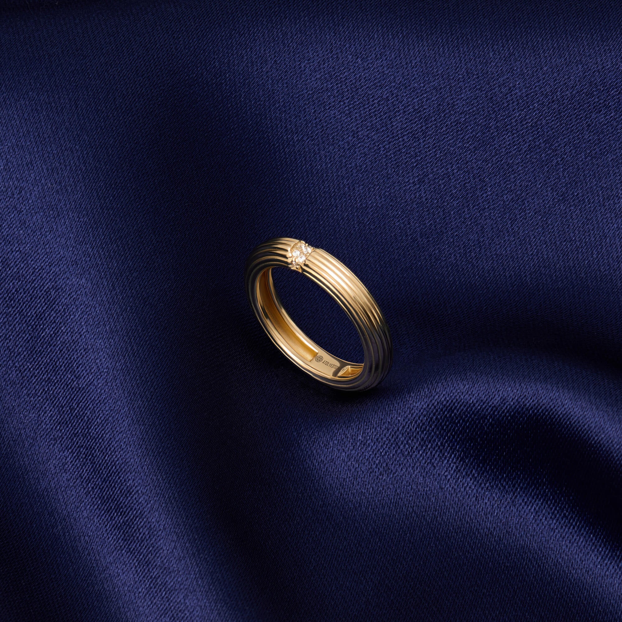 Diamond Ribbed Design Band Ring in Solid Yellow Gold