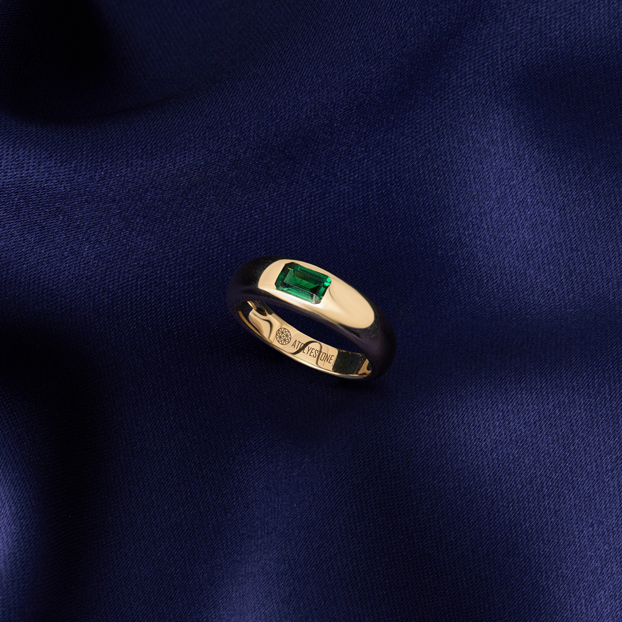 Dome Ring with Emerald in Yellow Gold