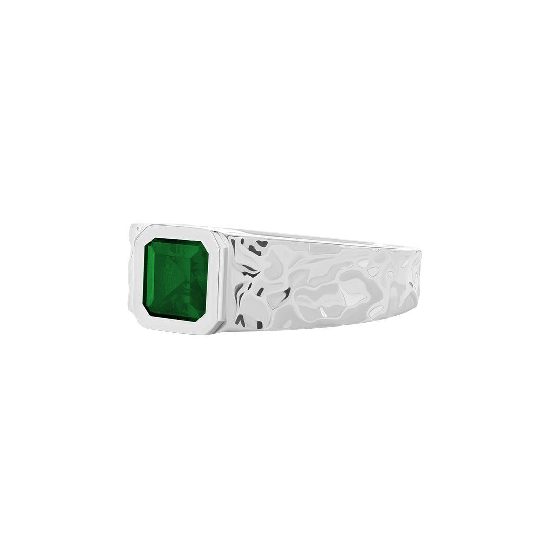 Hammered Solitaire Signet Ring in 925 Sterling Silver - Emerald