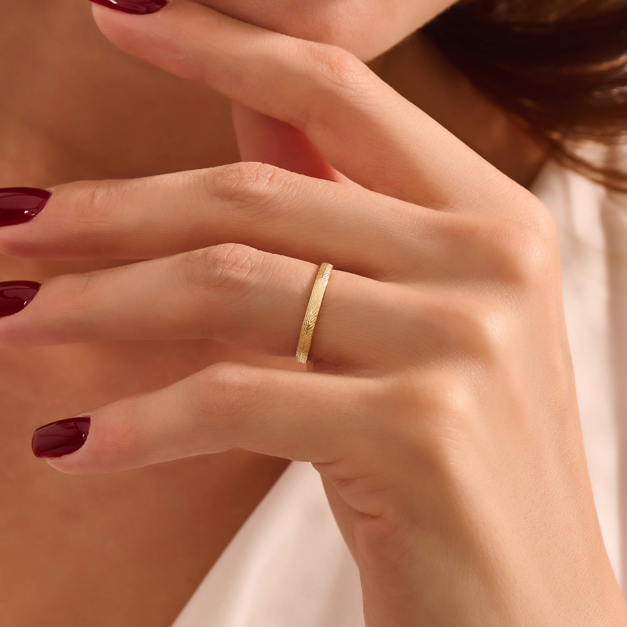 Women's Laurel Wreath Band in Solid Gold