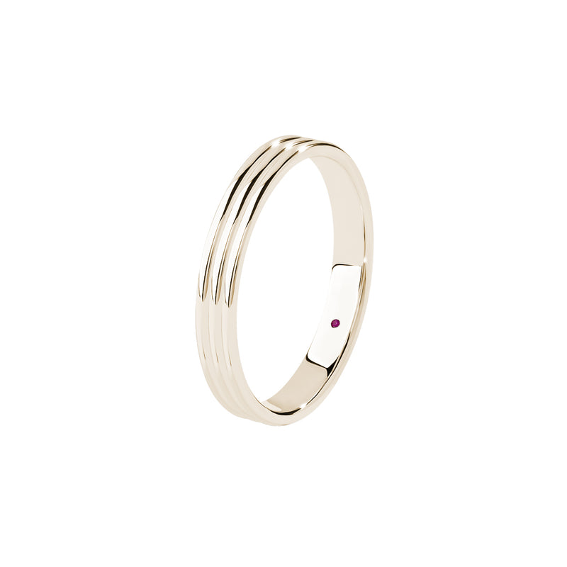 Lined Wedding Band in Gold