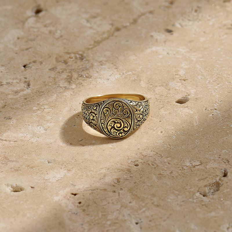 Men's Oval Classic Ring in Solid Gold