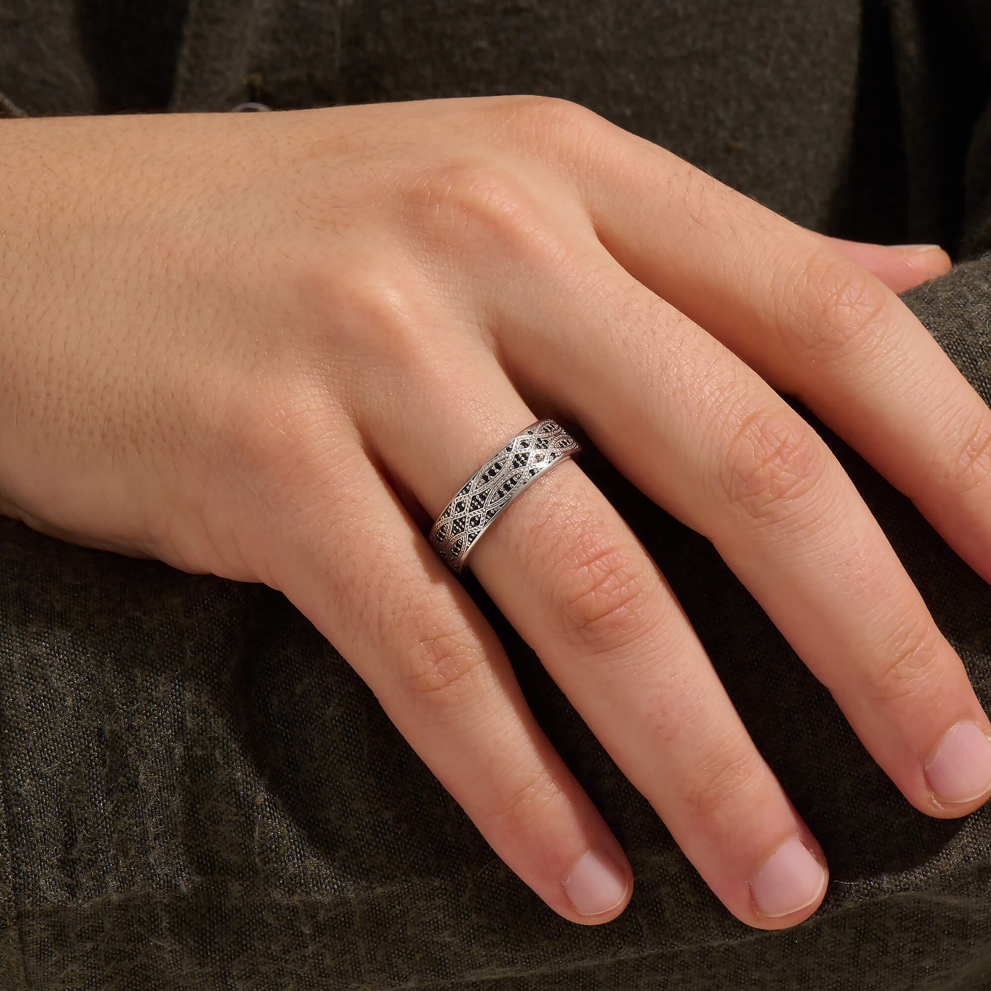 Minimalist Streamline Band Ring in Gold
