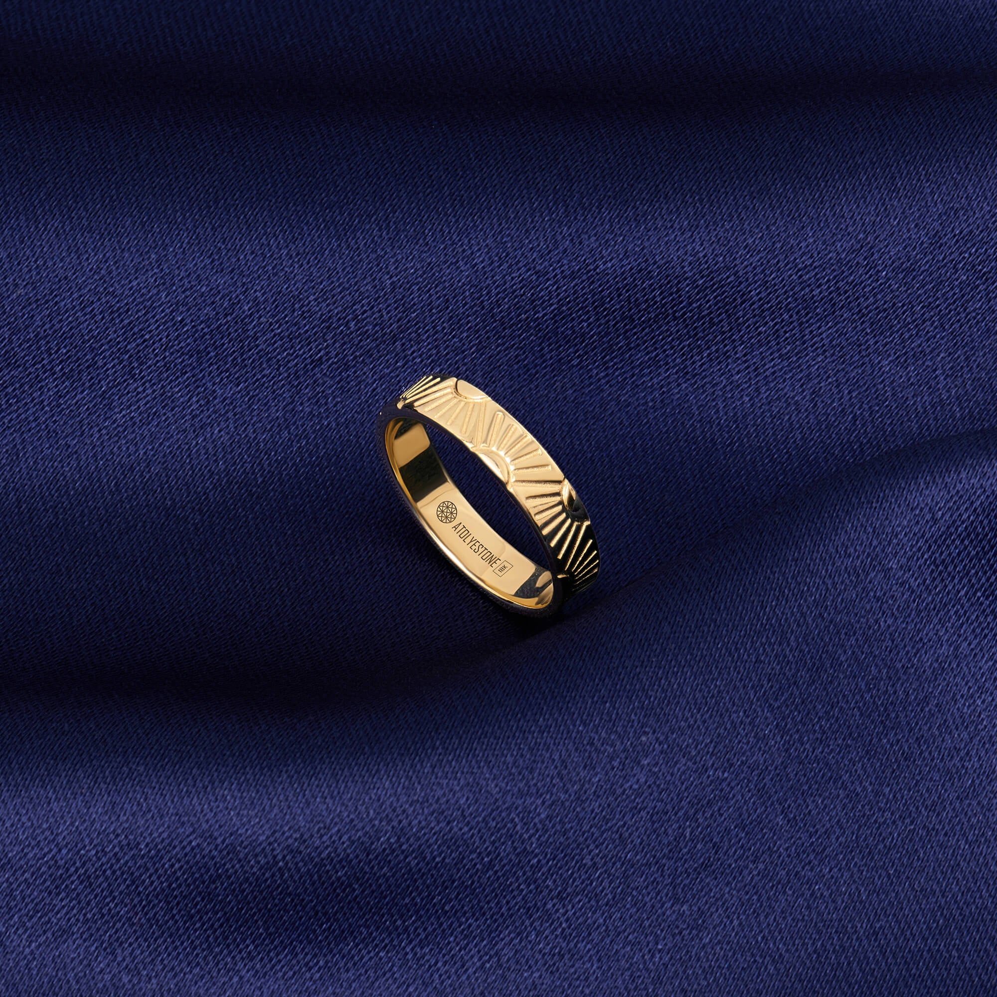 Sunrise Pattern Ring in Solid Gold