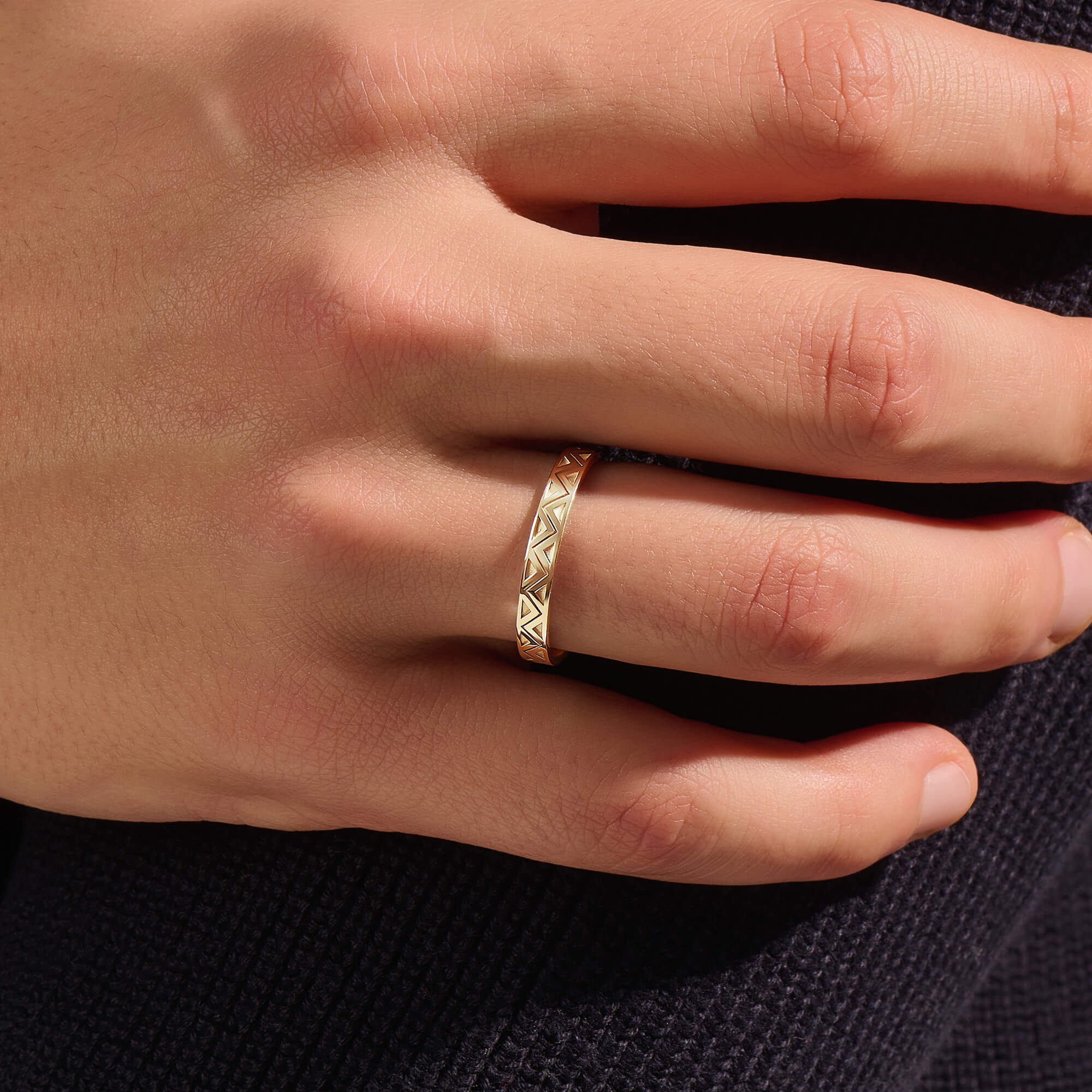 Real Gold Zigzag Band Ring with Ruby Detail