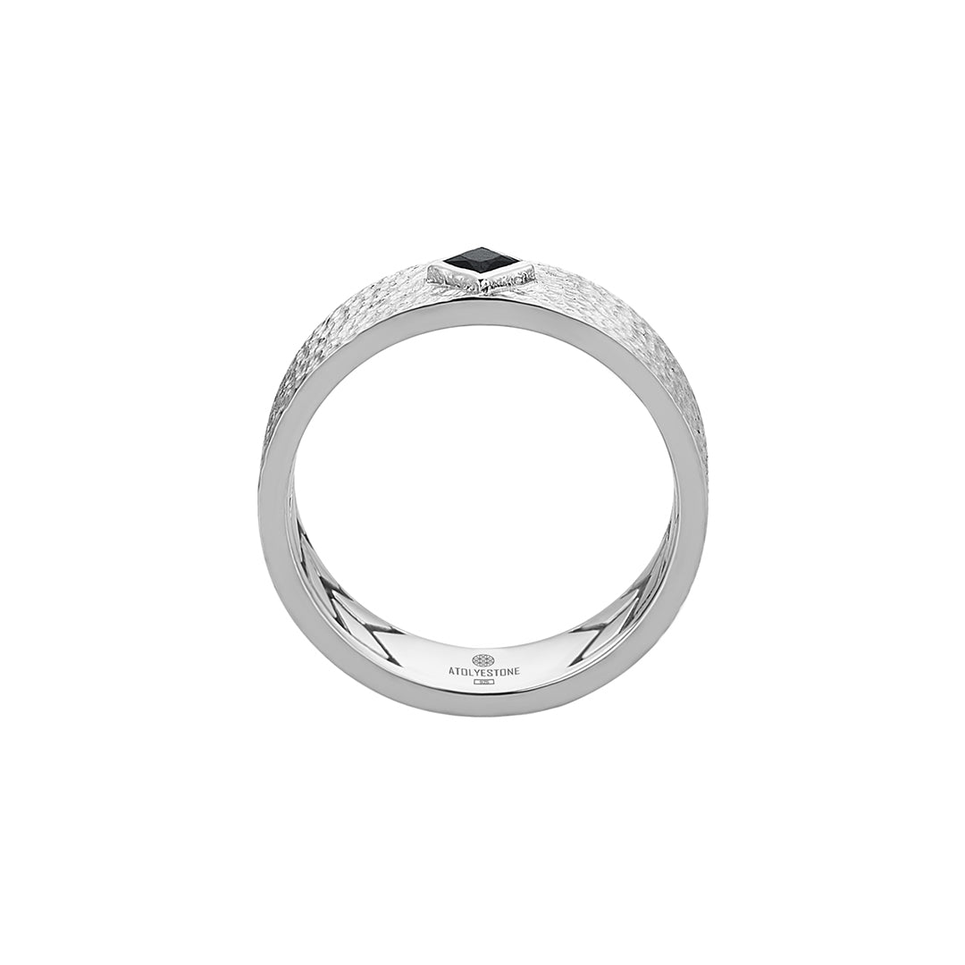 925 Sterling Silver 7mm Hammered Band Ring with Black Stone