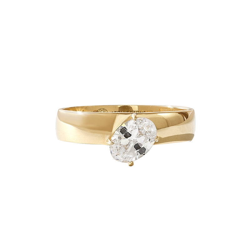 Oval Diamond Premium Band Ring in Gold