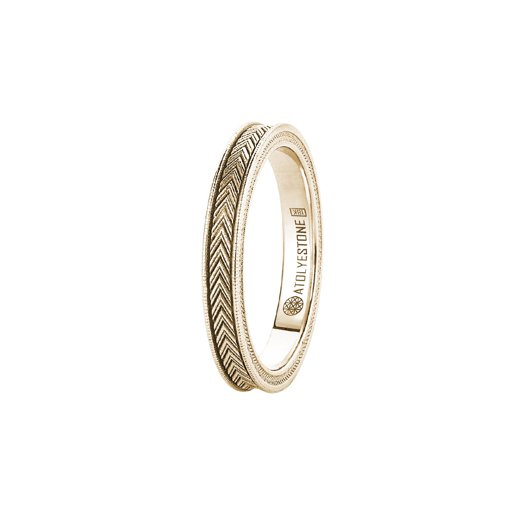 Signature Arrow Band Ring in Gold