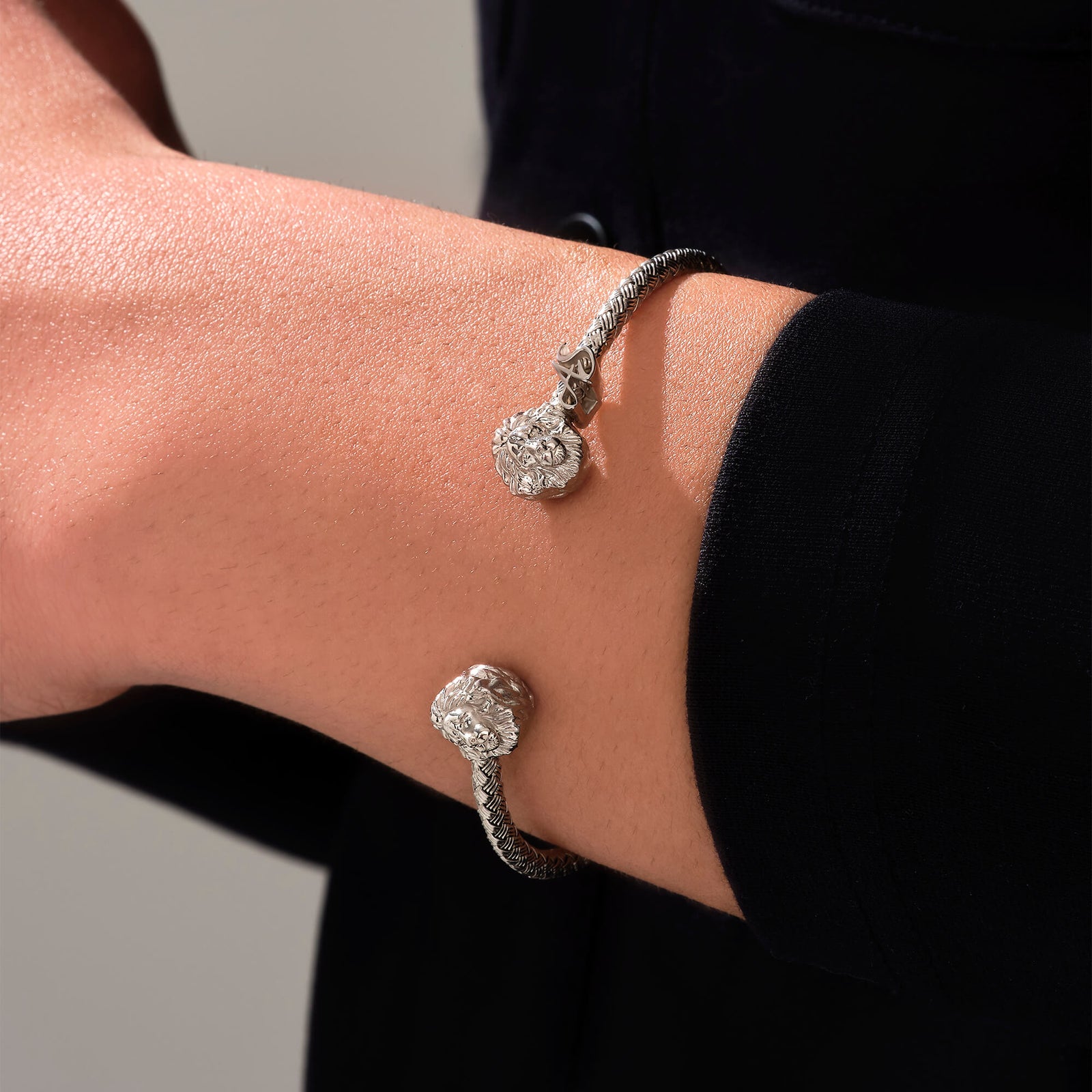 LEON Cuff Bracelet | Diamond design high quality in Silver with black